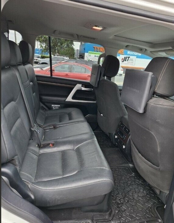 Toyota Landcruiser image 3