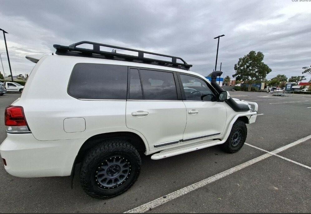 Toyota Landcruiser image 4