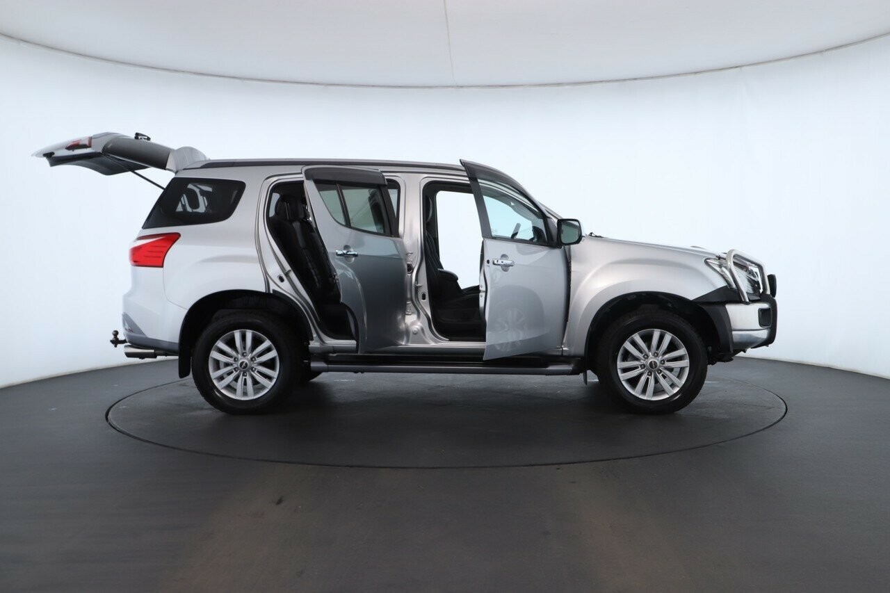 Isuzu Mu-x image 2