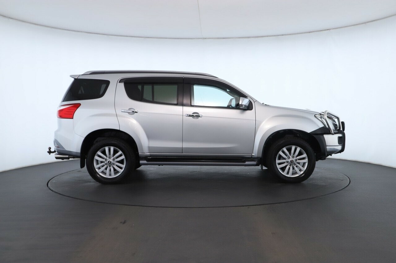 Isuzu Mu-x image 3