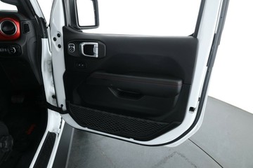 https://vehicle-cdn.autoleague.cloud/30675_61037587_18.jpg
