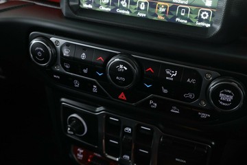 https://vehicle-cdn.autoleague.cloud/30675_61037587_27.jpg