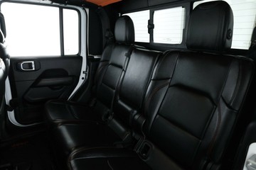 https://vehicle-cdn.autoleague.cloud/30675_61037587_34.jpg