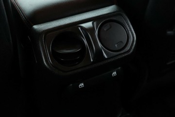 https://vehicle-cdn.autoleague.cloud/30675_61037587_35.jpg