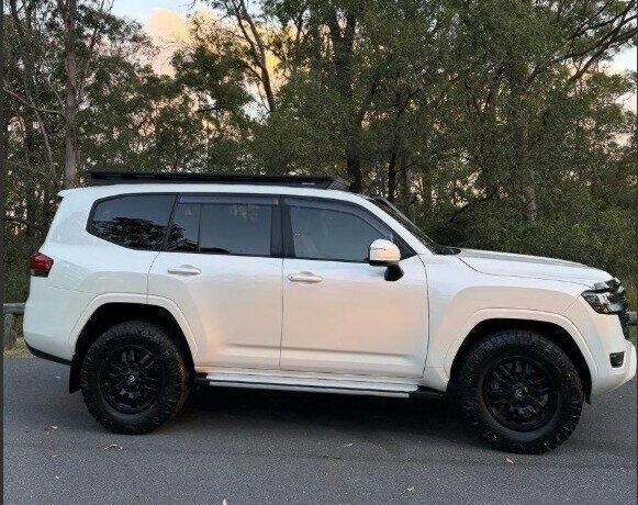 Toyota Landcruiser image 2