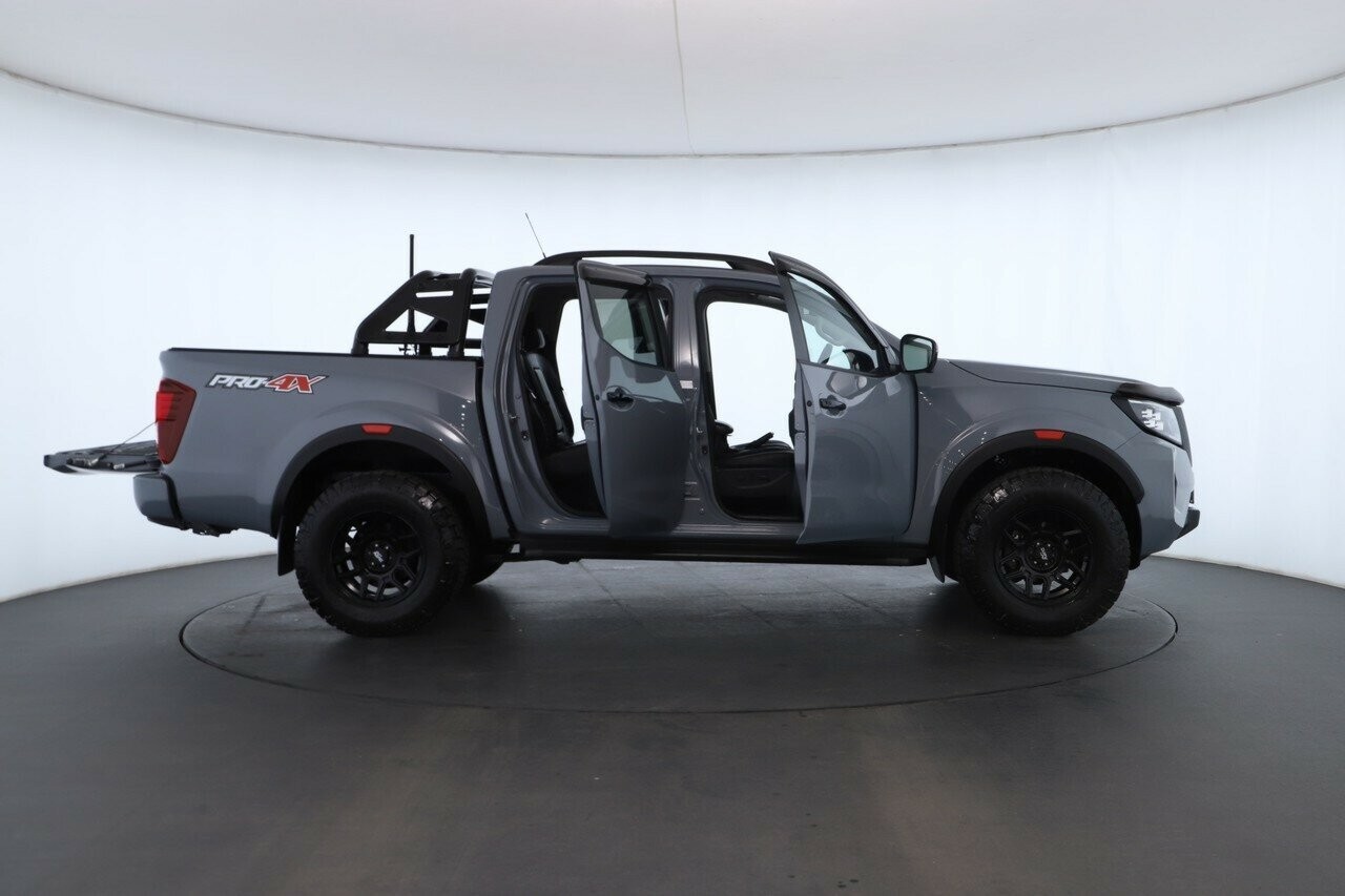 Nissan Navara image 2