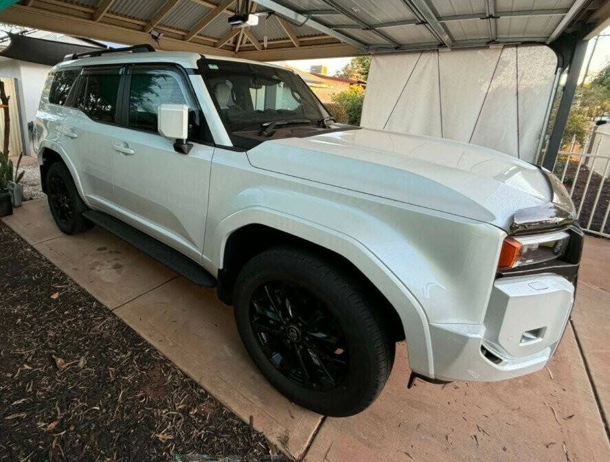 Toyota Landcruiser Prado image 3