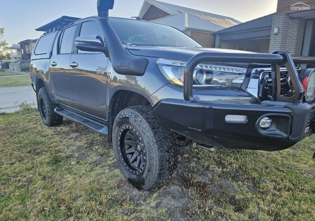 Toyota Hilux image 1