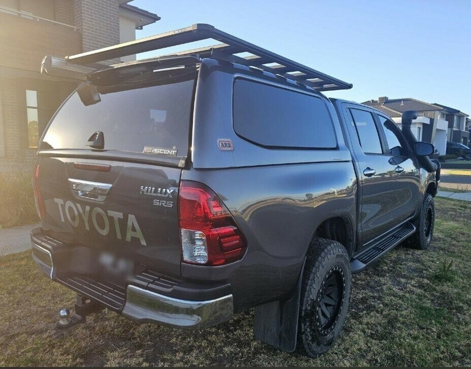 Toyota Hilux image 4