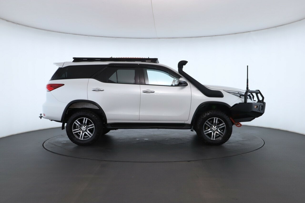Toyota Fortuner image 3
