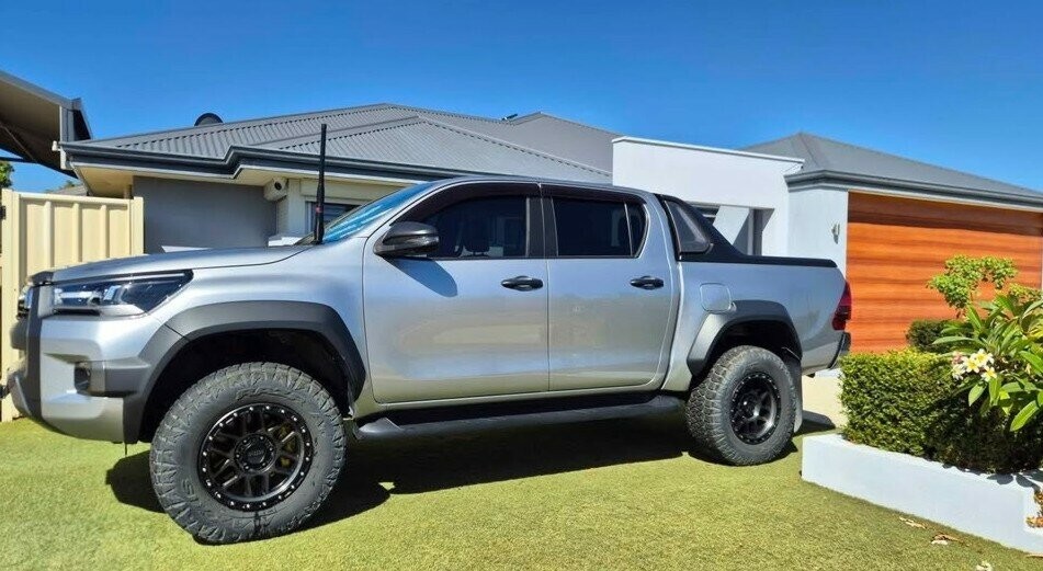 Toyota Hilux image 1