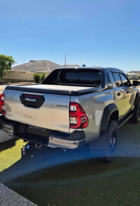 Toyota Hilux image 4