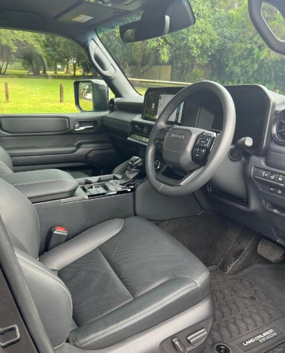 Toyota Landcruiser Prado image 4