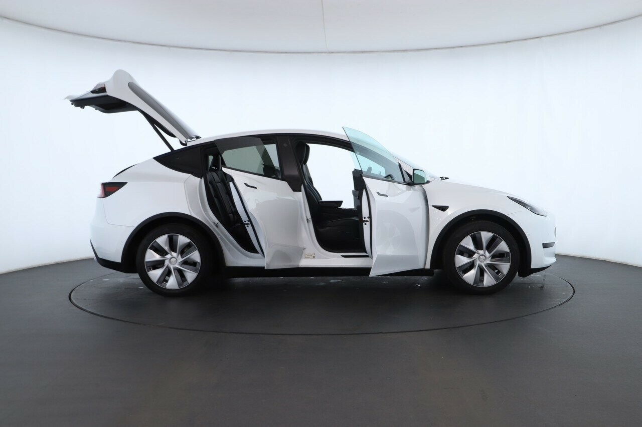 Tesla Model Y image 2