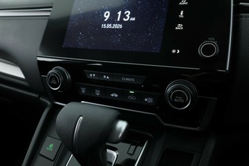 https://vehicle-cdn.autoleague.cloud/30675_61037819_27.jpg