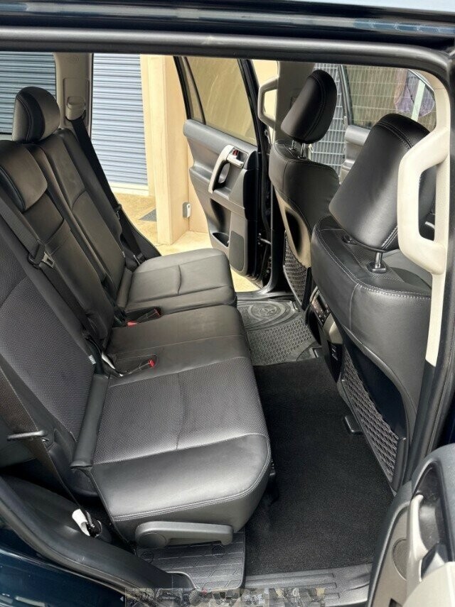 Toyota Landcruiser Prado image 4