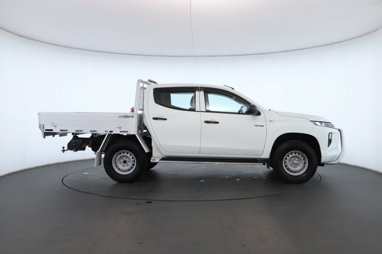 Mitsubishi Triton image 3