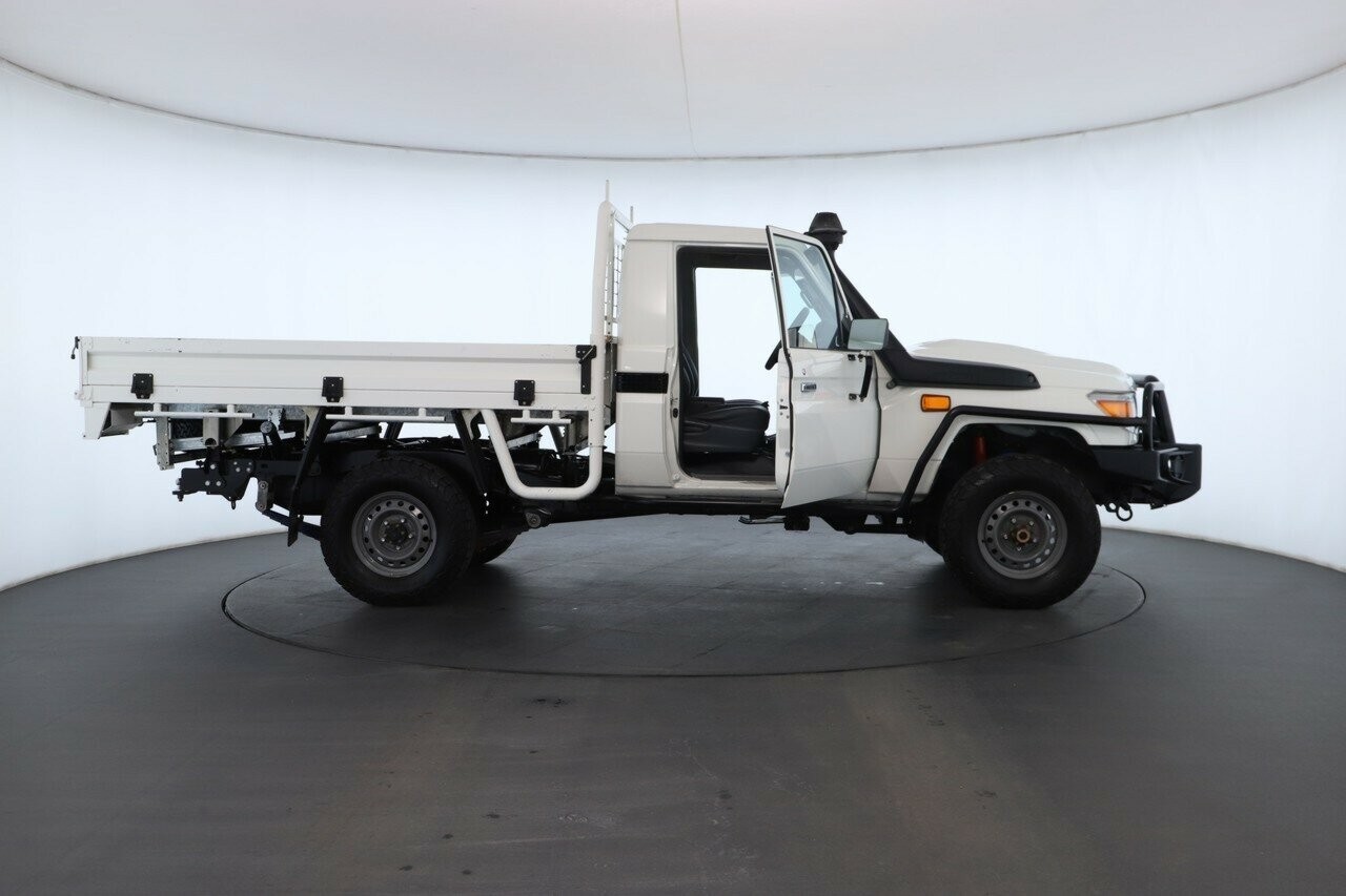 Toyota Landcruiser image 2