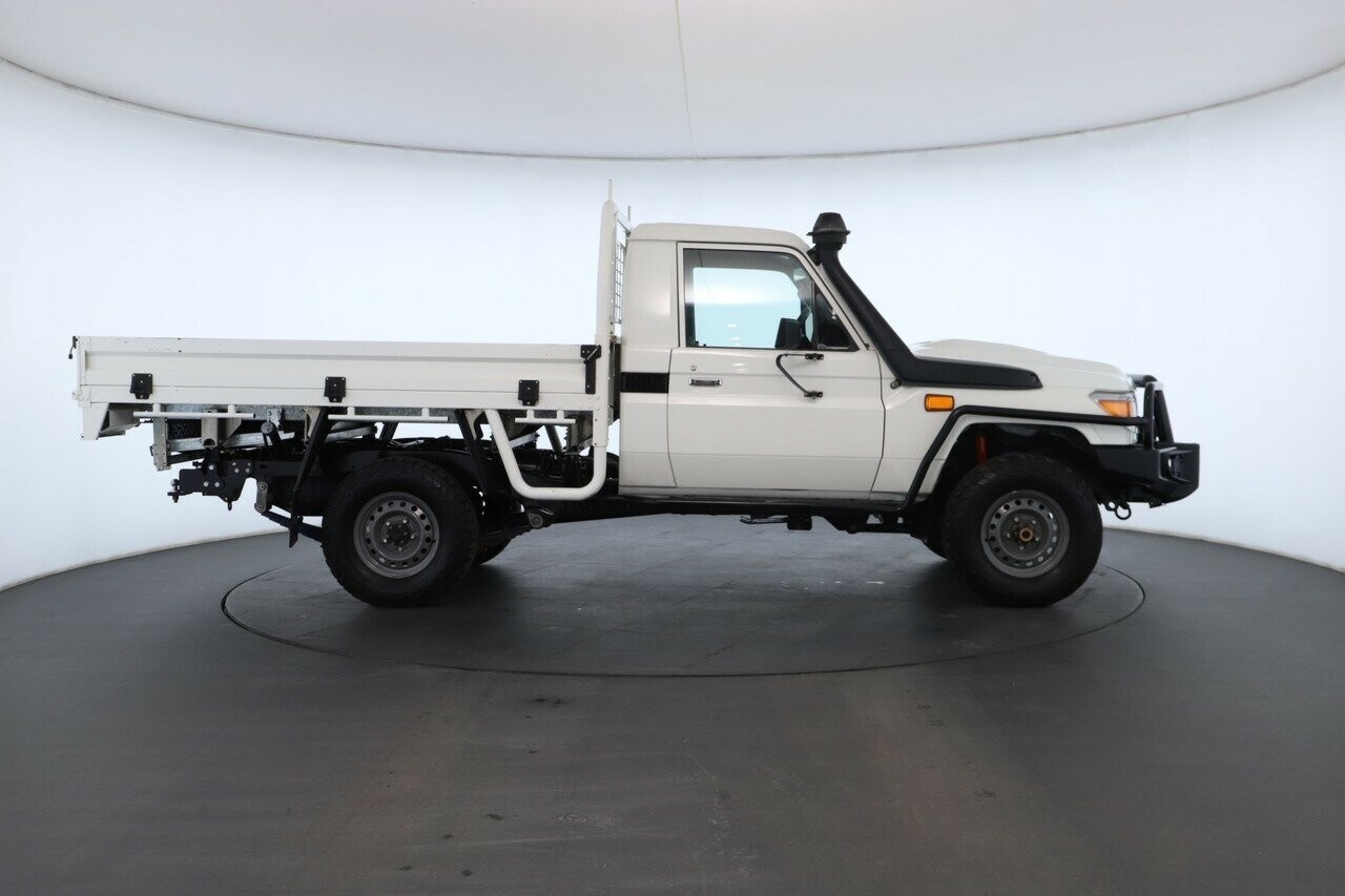 Toyota Landcruiser image 3