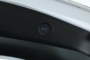 https://vehicle-cdn.autoleague.cloud/30675_61038094_17.jpg