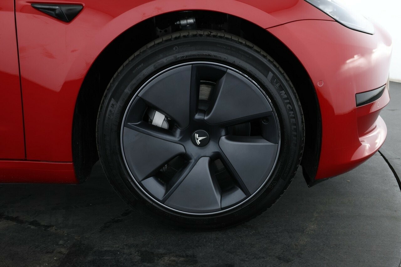 Tesla Model 3 image 4