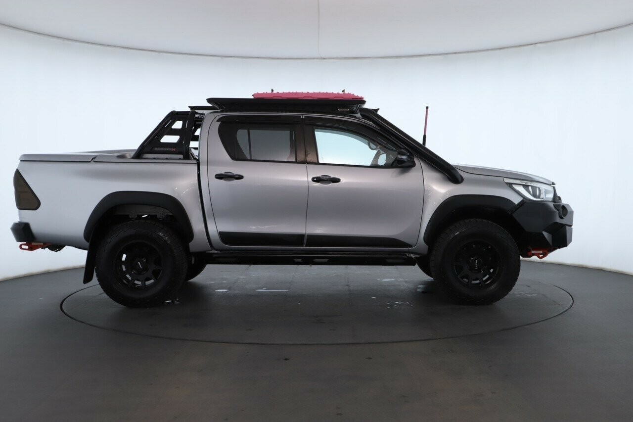 Toyota Hilux image 3