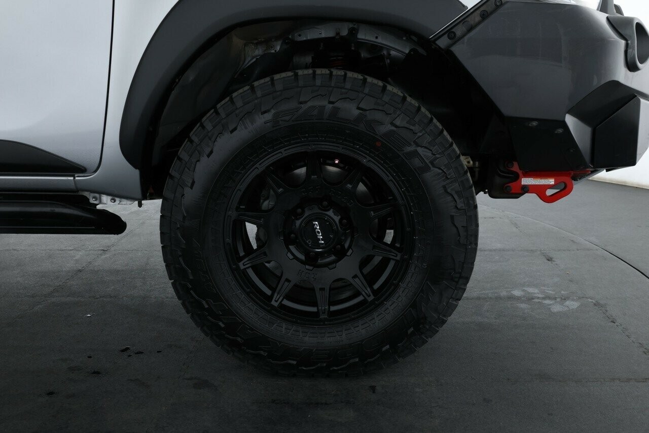 Toyota Hilux image 4