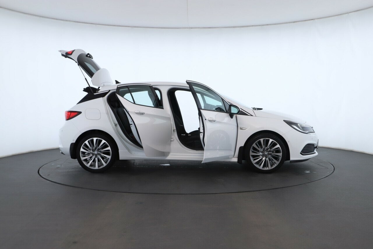 Holden Astra image 2