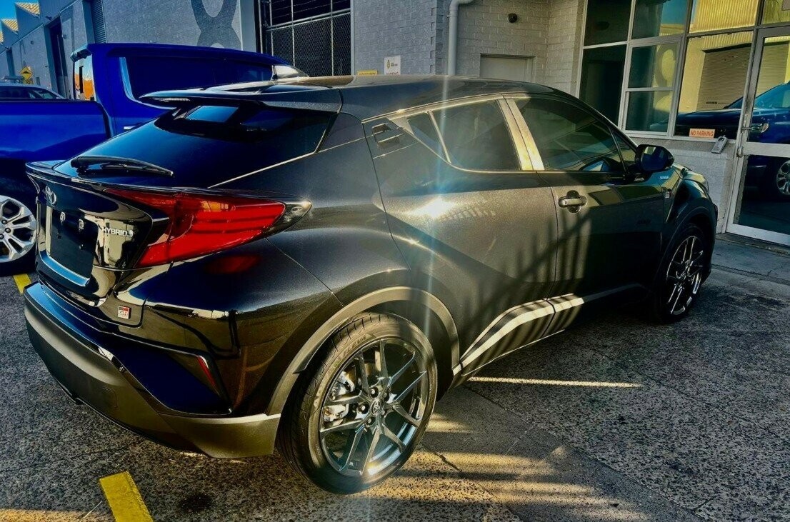 Toyota C-hr image 2