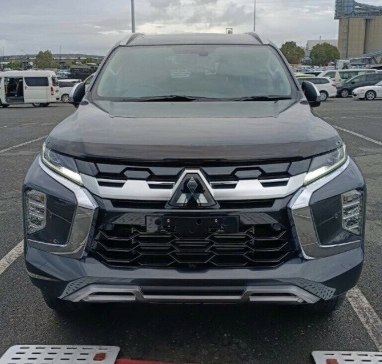 Mitsubishi Pajero Sport image 1
