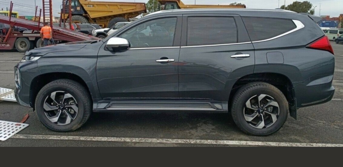 Mitsubishi Pajero Sport image 3