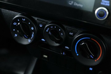 https://vehicle-cdn.autoleague.cloud/30675_61038215_26.jpg