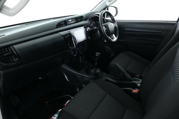 https://vehicle-cdn.autoleague.cloud/30675_61038215_31.jpg