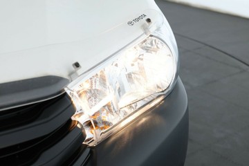 https://vehicle-cdn.autoleague.cloud/30675_61038215_9.jpg