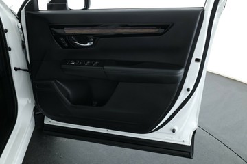 https://vehicle-cdn.autoleague.cloud/30675_61038239_19.jpg