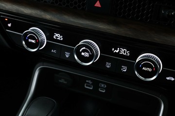 https://vehicle-cdn.autoleague.cloud/30675_61038239_28.jpg