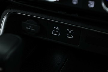 https://vehicle-cdn.autoleague.cloud/30675_61038239_29.jpg