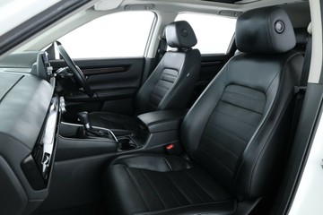 https://vehicle-cdn.autoleague.cloud/30675_61038239_34.jpg