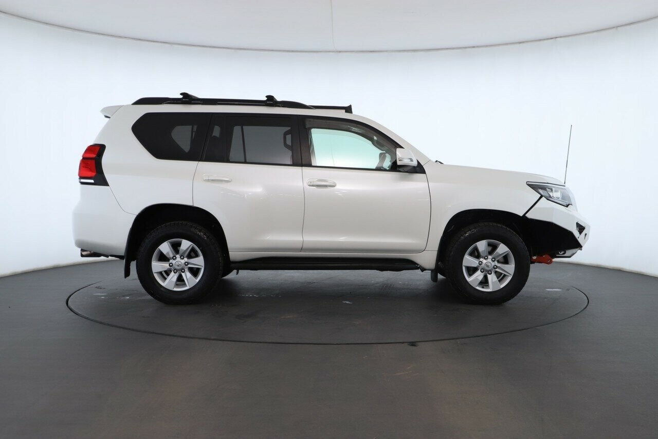 Toyota Landcruiser Prado image 3