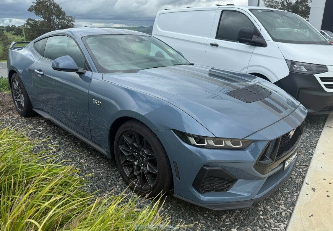 Ford Mustang image 2