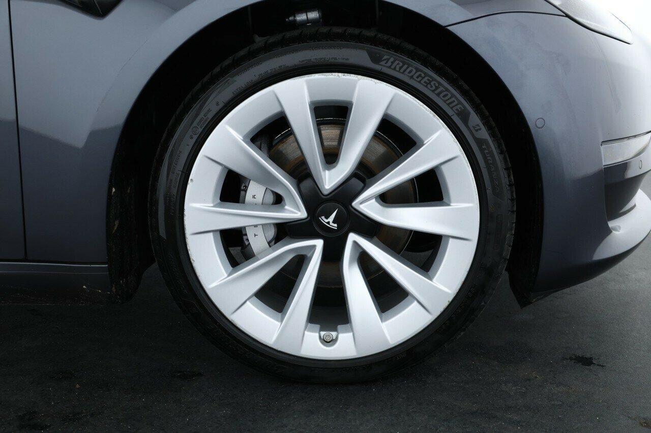 Tesla Model 3 image 4