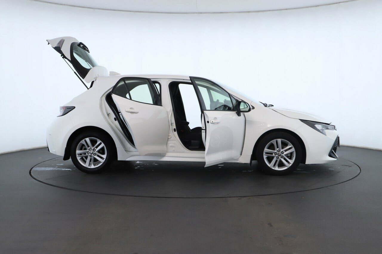 Toyota Corolla image 2