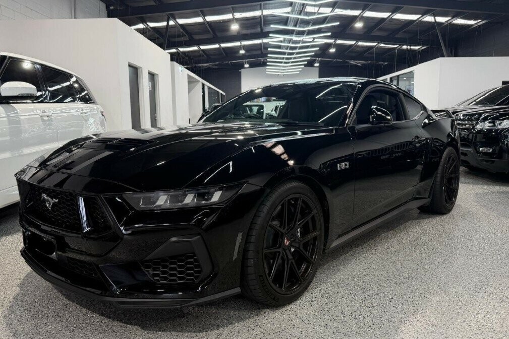 Ford Mustang image 1