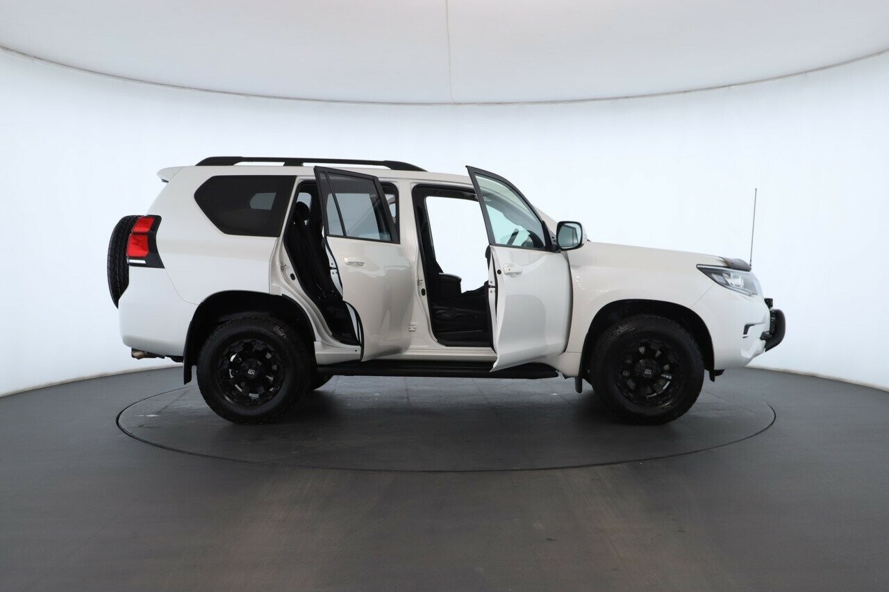 Toyota Landcruiser Prado image 2