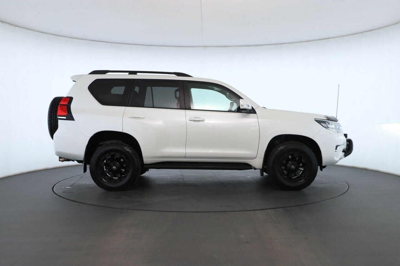Toyota Landcruiser Prado image 3
