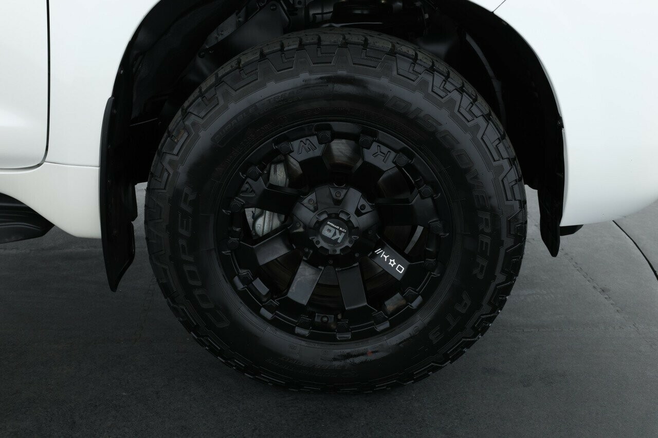 Toyota Landcruiser Prado image 4