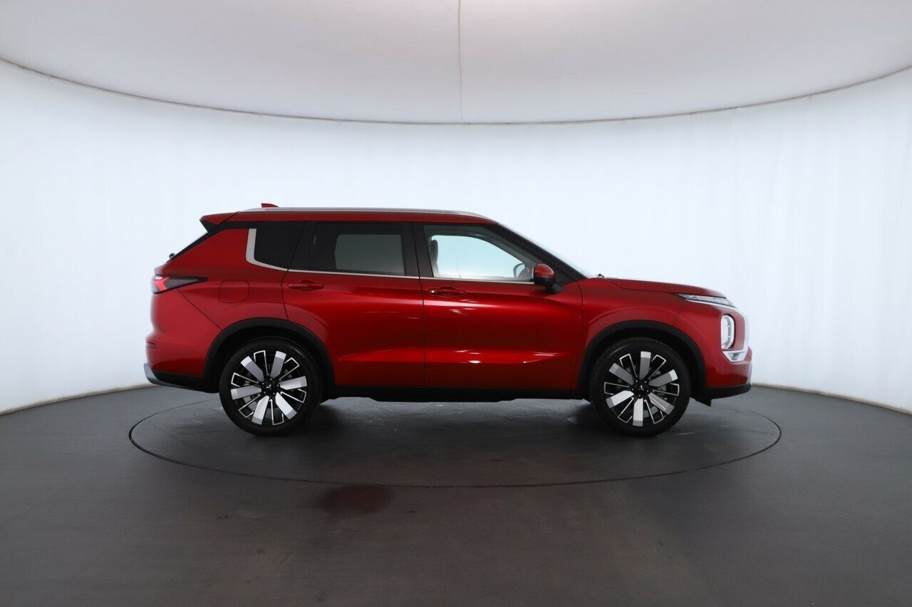 Mitsubishi Outlander image 3
