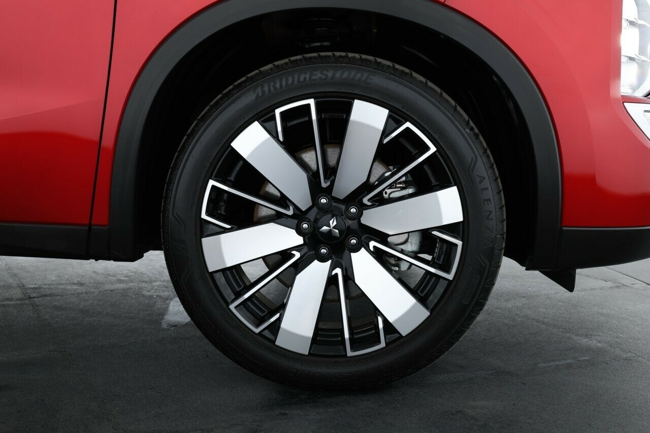 Mitsubishi Outlander image 4