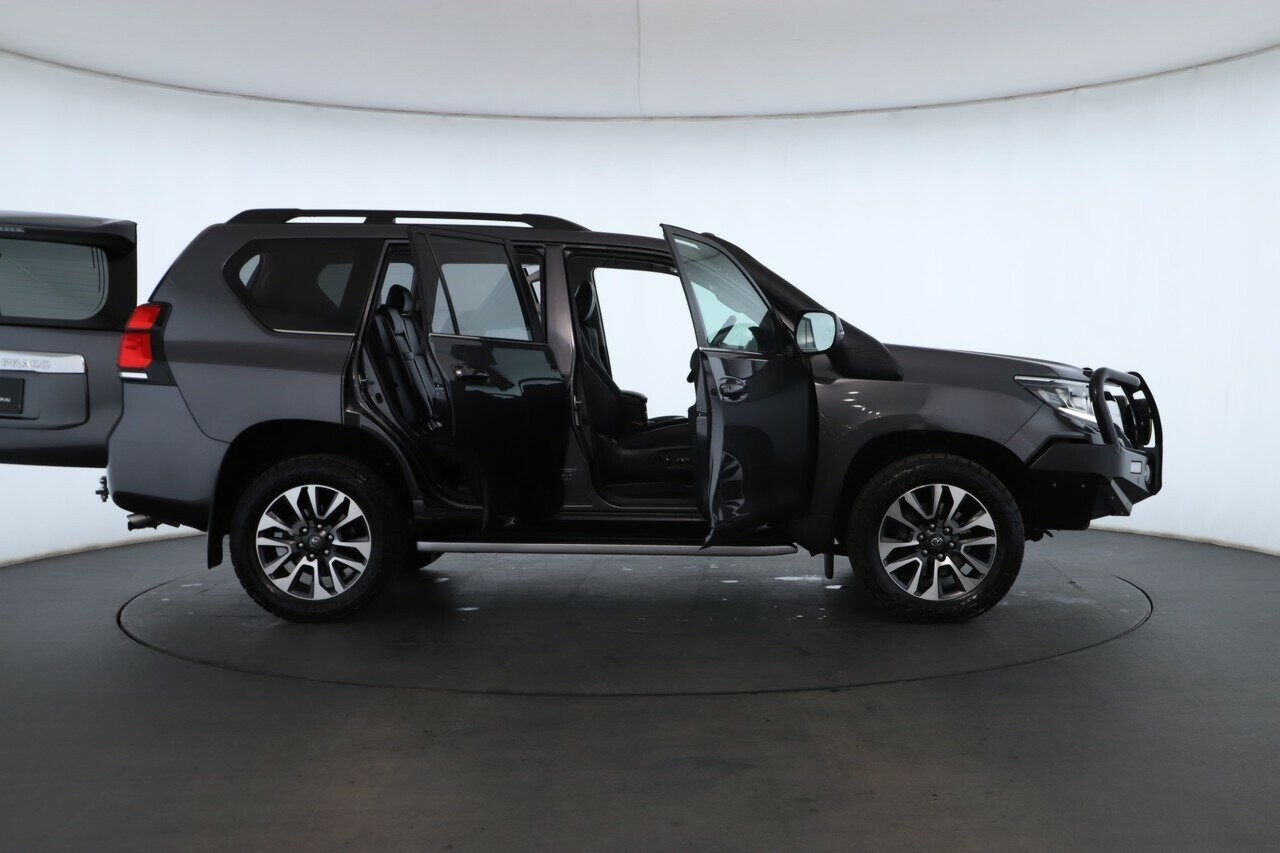Toyota Landcruiser Prado image 2