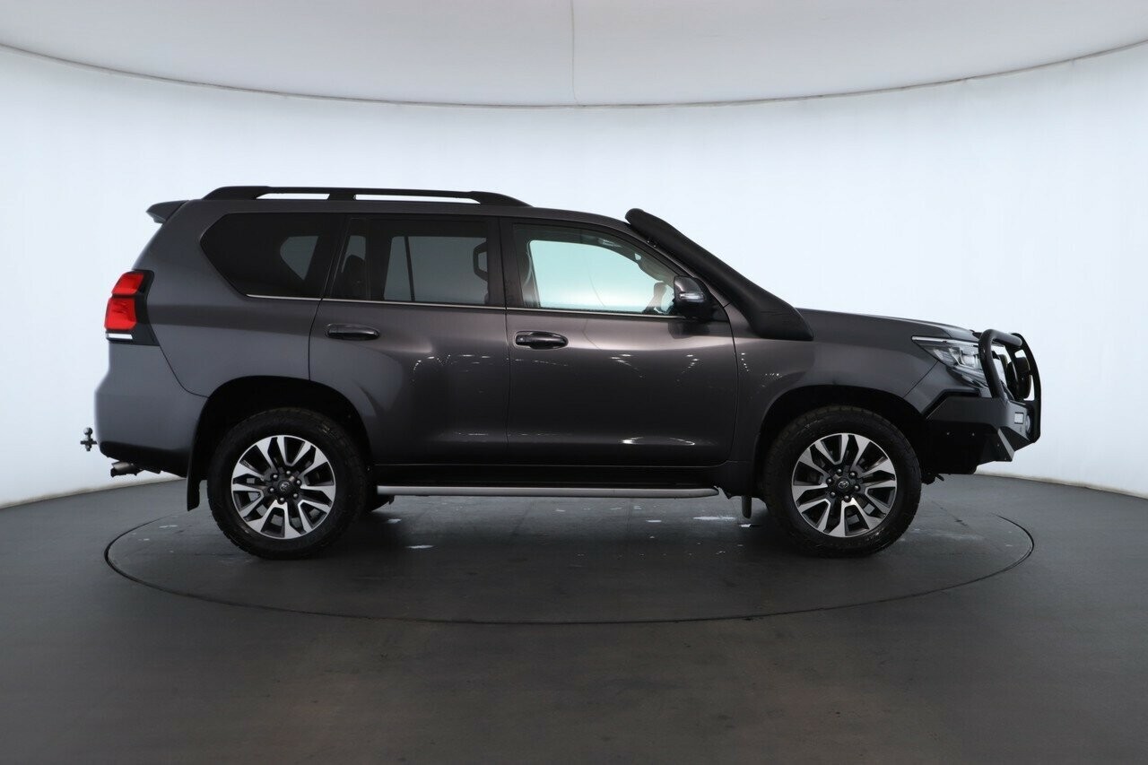 Toyota Landcruiser Prado image 3